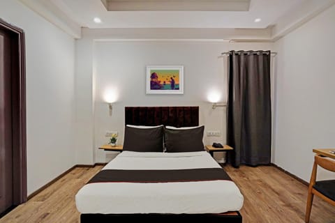 Townhouse Sector Near Bestech Central Square Mall Hotel in Gurugram