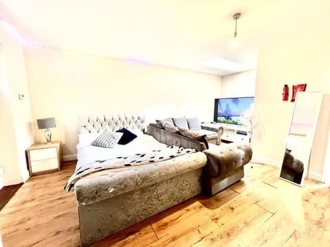 Lt Properties Luton town centre studio Tv Netflix Ground Floor 2 Apartment in Luton