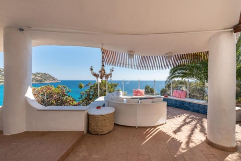 Seafront Villa with private pool Villa in Geremeas