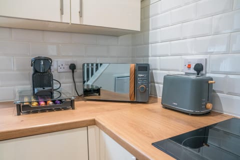 Detached Coach House near Principality Stadium in Cardiff House in Cardiff