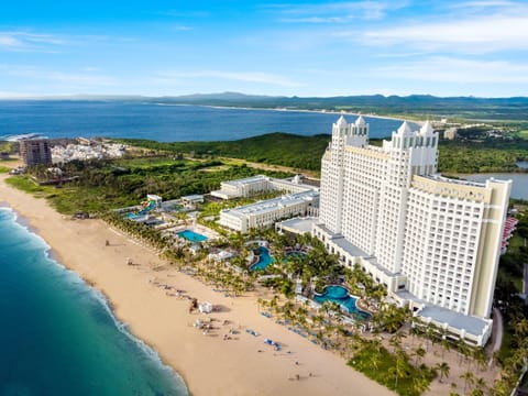 Property building, Bird's eye view, Beach, Beach, Swimming pool