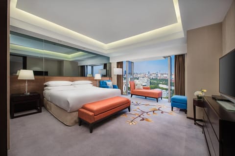 View (from property/room), Photo of the whole room, Bedroom, City view, Landmark view, Street view