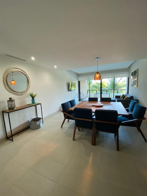 Living room, Photo of the whole room, Seating area, Dining area