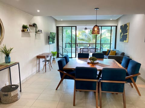 Living room, Dining area