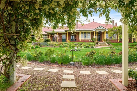 Property building, Facade/entrance, Garden