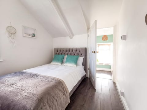 Week2Week 4 BEDROOM BEACH HOME Free Netflix & Wifi Condo in South Shields