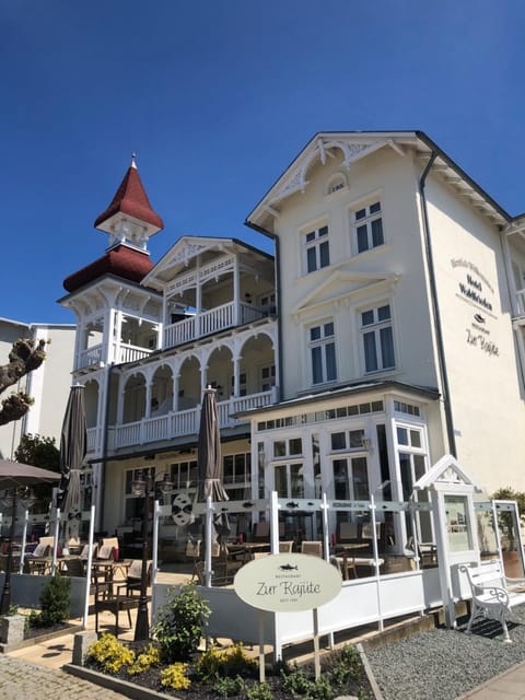 Facade/entrance, Street view