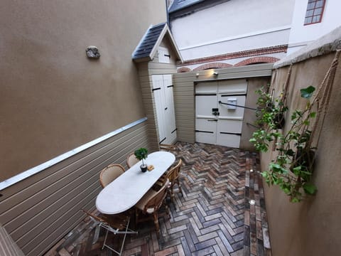 MAISON centre ville historique - Bain à remous, Sauna, cour extérieure privative - tout peut se faire à pied à 3min du vieux port, 10min de la plage, 3min d'un Parking gratuit, restaurants, boutiques, musés, etc House in Honfleur