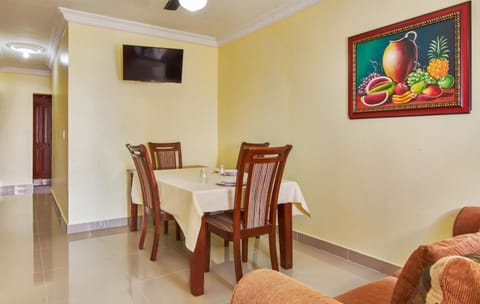 Restaurant/places to eat, TV and multimedia, Seating area, Dining area