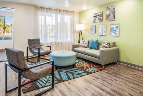 Extended Stay America Select Suites - Orlando - Kissimmee Hotel in Bay Lake