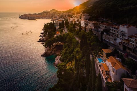 Property building, Nearby landmark, Day, Neighbourhood, Natural landscape, Bird's eye view, Balcony/Terrace, Beach, City view, Mountain view, Sea view, Swimming pool, Sunrise, Sunset