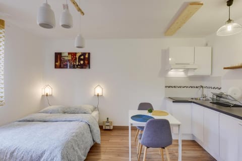 Bed, Kitchen or kitchenette, Photo of the whole room, Bedroom