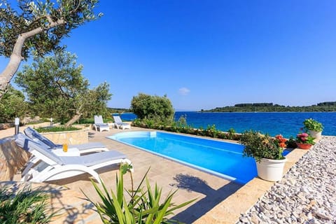 Luxury Beachfront Villa Dalmatino Trogir with private pool right at the beach in Okrug Gornji - Ciovo Villa in Okrug Gornji