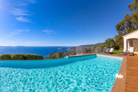 Vistazur Luxueux appartement avec terrasse et piscine Condo in Rayol-Canadel-sur-Mer