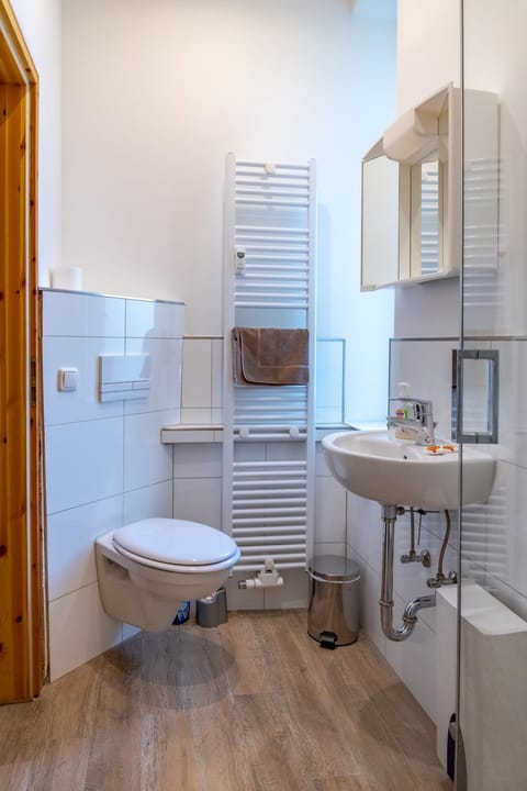 Bathroom, Decorative detail