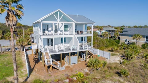 207 E Arctic - Seahorsing Around - Oceanfront - 3 Bedrooms House in Folly Beach