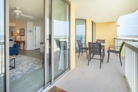 214 COV - Go Fly a Kite - Oceanfront Condo - 2 Pools House in Folly Beach