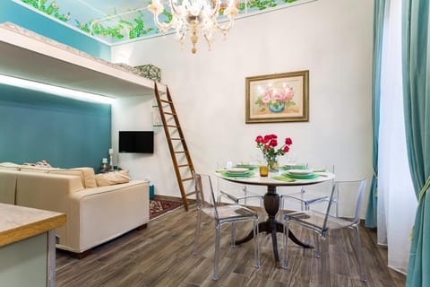 TV and multimedia, Living room, Seating area, Dining area