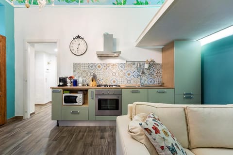 Kitchen or kitchenette, Living room, dishwasher, oven