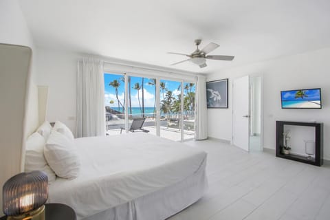 Bed, Balcony/Terrace, Bedroom, Sea view