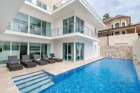 Property building, Pool view, Swimming pool, Swimming pool, sunbed