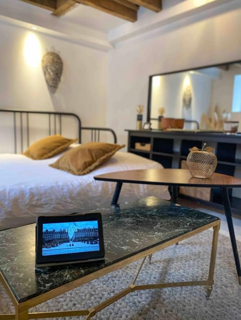 Bed, TV and multimedia, Living room, Photo of the whole room, Bedroom