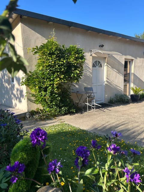 Studio indépendant Lisieux Apartment in Lisieux