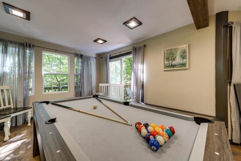Hot Tub and Game Room Gatlinburg Golf Getaway! House in Pittman Center