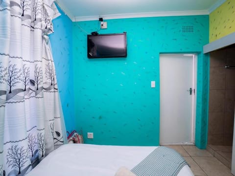 Room in Guest room - Annex Lodge Ndabeni Alojamiento y desayuno in Cape Town