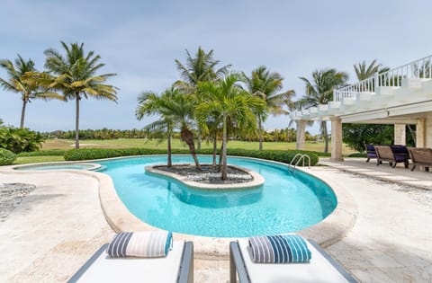 Paradise Luxury Villa with Huge Pool and Jacuzzi Condominio in Punta Cana