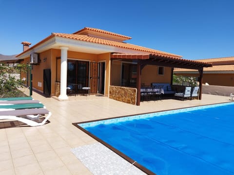 Villa Casa Del Sol 3 Bedroom Villa With Private Solar Covered 12m x 6m Pool Minimum Stay 7 Nights Chromecast And WiFi Throughout The Property Chalet in Maxorata