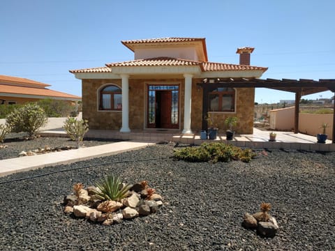 Villa Casa Del Sol 3 Bedroom Villa With Private Solar Covered 12m x 6m Pool Minimum Stay 7 Nights Chromecast And WiFi Throughout The Property Chalet in Maxorata