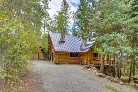 Hand-Crafted Cabin with Whitefish Lake Views! Haus in Whitefish