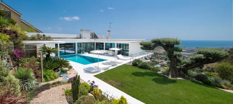 Natural landscape, Garden, Garden view, Pool view, Sea view, Swimming pool, sunbed