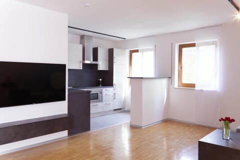 TV and multimedia, Kitchen or kitchenette, Living room