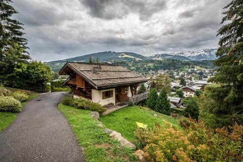 Chalet 5 minutes walk from the center of Megève Chalet in Combloux