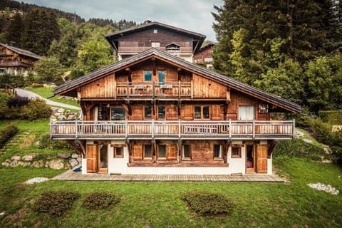 Chalet 5 minutes walk from the center of Megève Chalet in Combloux