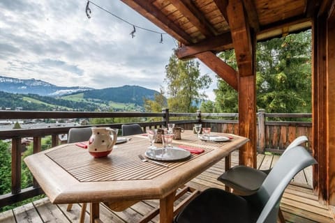 Chalet 5 minutes walk from the center of Megève Chalet in Combloux