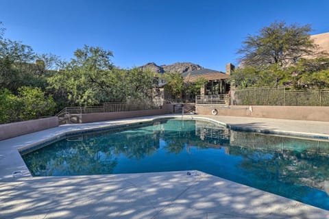 Serene Desert Escape with Porch and Resort-Style Perks Condo in Catalina Foothills