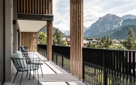 Balcony/Terrace, Mountain view