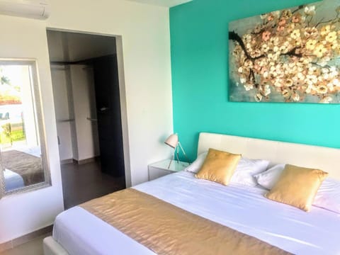 Escape al Caribe con una vista impresionante en Pilarita's Dream Lagoons Condo in Cancun