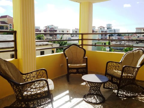 Tropical Island Apartahotel- one bedroom looking to the city Condo in Santo Domingo Este