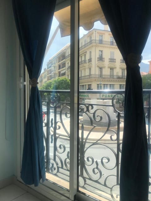 Appartamento in centro a Mentone vicino alla spiaggia Parcheggio privato INCLUSO! Apartment in Menton