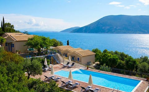 Property building, Neighbourhood, Natural landscape, Garden, Garden view, Mountain view, Sea view, Swimming pool, Swimming pool, sunbed