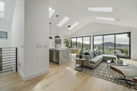 Living room, Mountain view