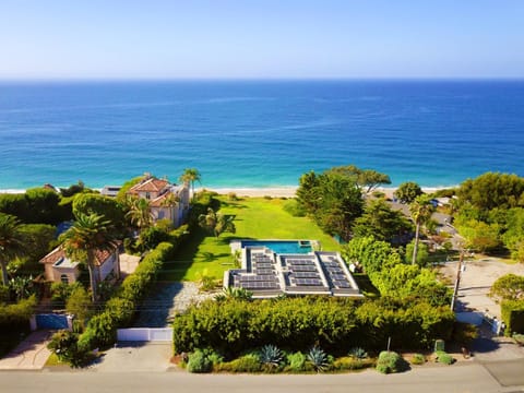 Malibu Paradise with Pool, Hot Tub, and Ocean Views Villa in Malibu