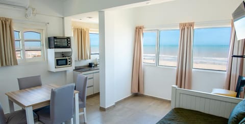 Bed, Natural landscape, TV and multimedia, Kitchen or kitchenette, Dining area, Sea view, minibar, pet friendly, kitchen