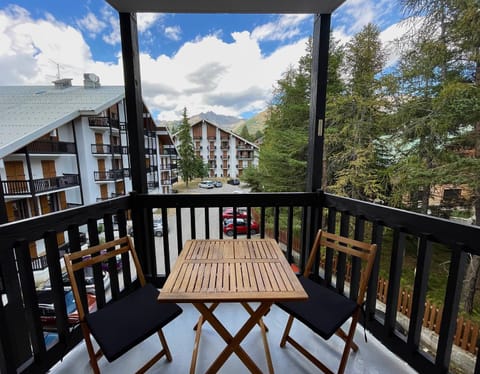 Balcony/Terrace, Mountain view