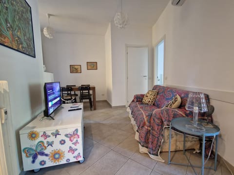 Communal lounge/ TV room, Dining area