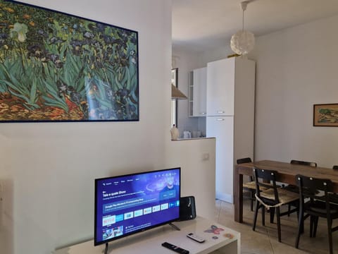 Communal lounge/ TV room, Dining area